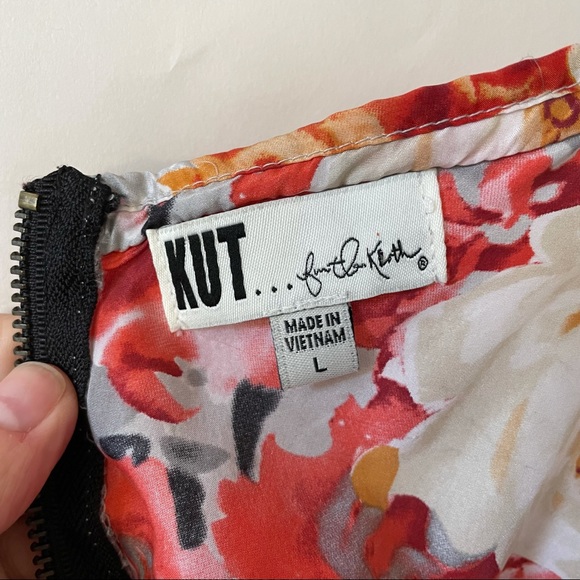 KUT pretty red silk ruffle front v-neck tank L - Picture 8 of 10